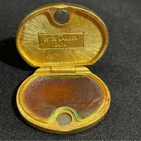 Estee Lauder Blue and Gold solid perfume compact with Classic Cameo Design - Picture 6 of 8